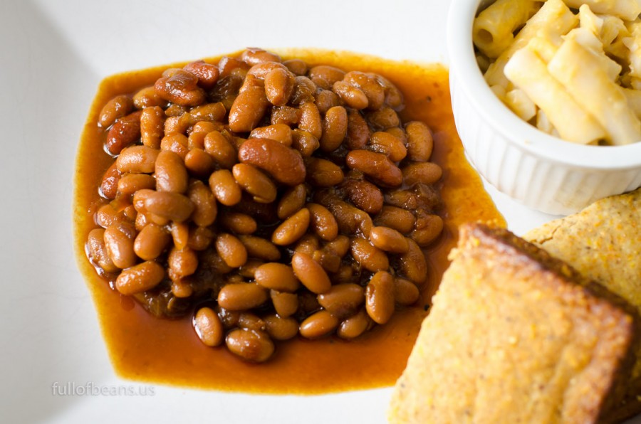 Yummy plate of fat free vegan baked beans with cornbread and mac n' cheese!