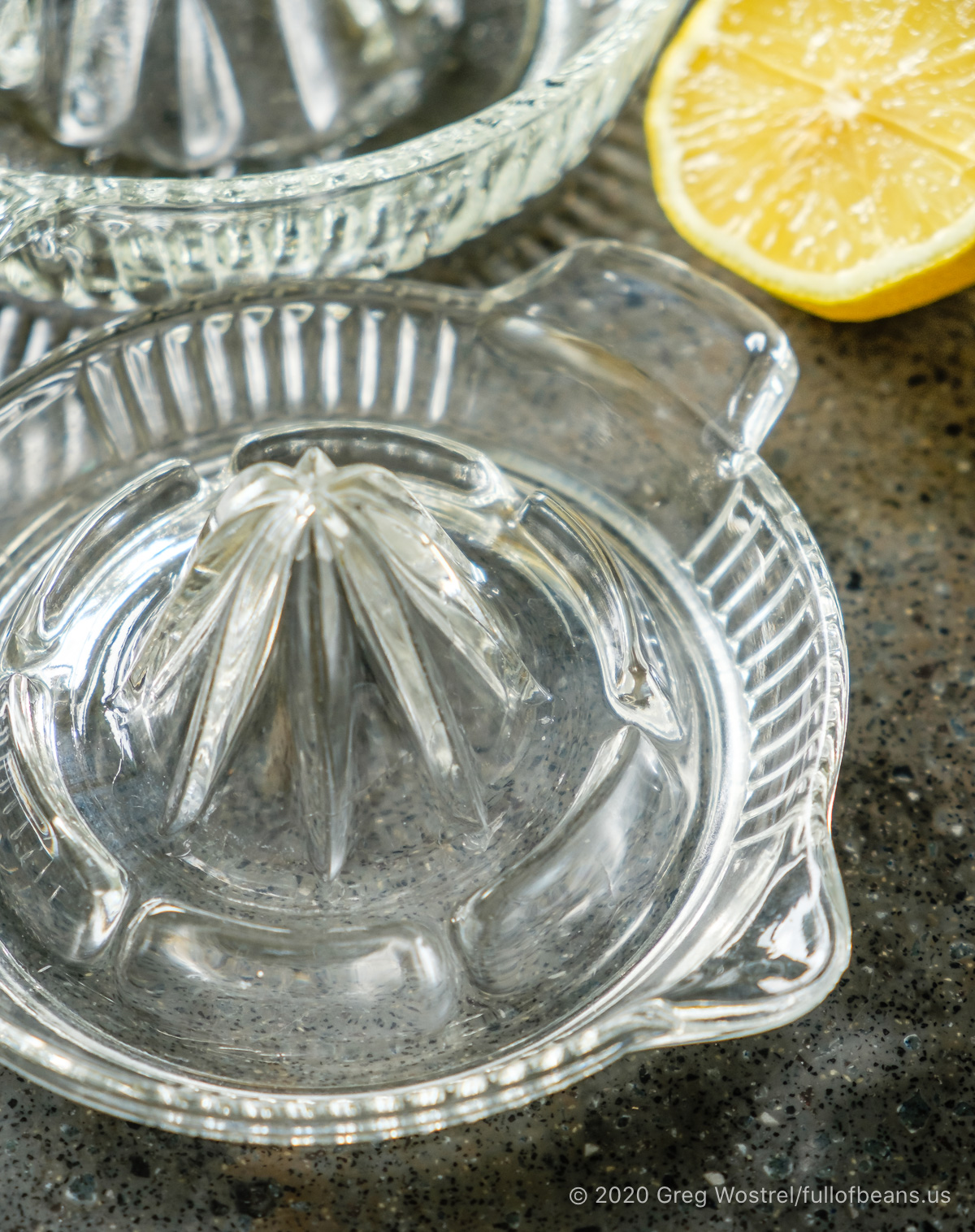 manual glass citrus juicer