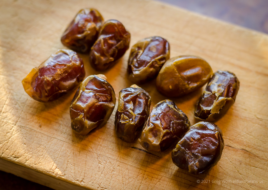 khadrawy dates on a cutting board