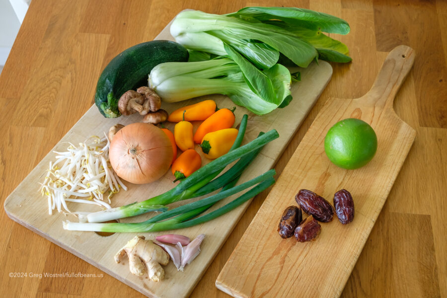Cutting board with the veggie ingredients for vegan pad thai